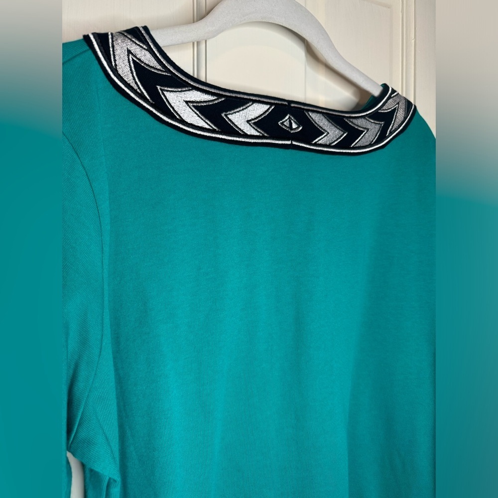 Bob Mackie Wearable Art teal tunic top w/ black and white embellishments Size M - Picture 10 of 12